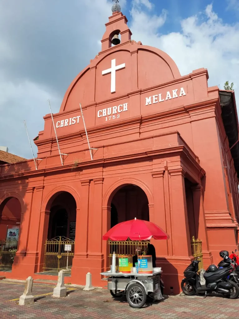 une des nombreuses choses a faire à malacca, visiter l'Eglise de Malacca